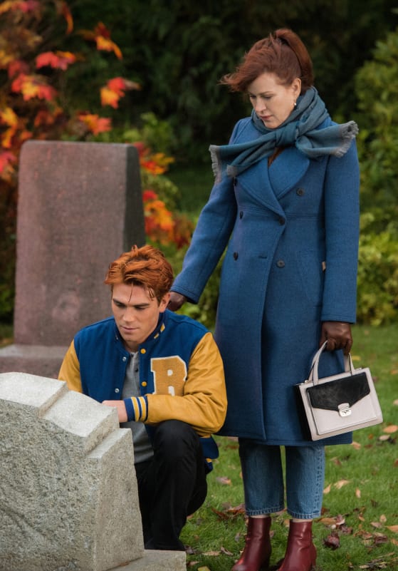 Paying Respects - Riverdale Season 4 Episode 7