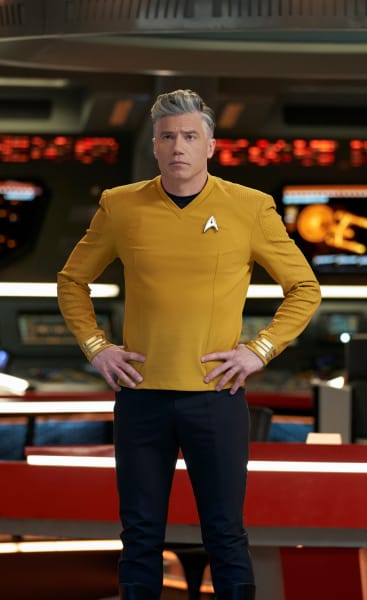 A Commanding Pose - Star Trek: Strange New Worlds Season 1 Episode 2
