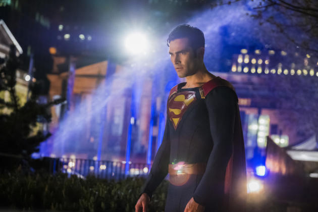 Friend or Foe? - Supergirl Season 2 Episode 22