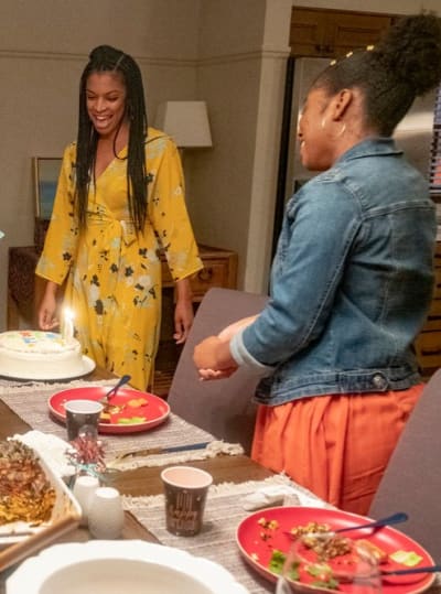 (TALL) Celebrating a Birthday - This is Us Season 4 Episode 1