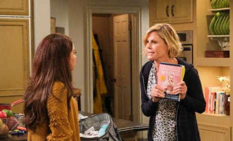 Modern family season 11 episode 1 full store episode
