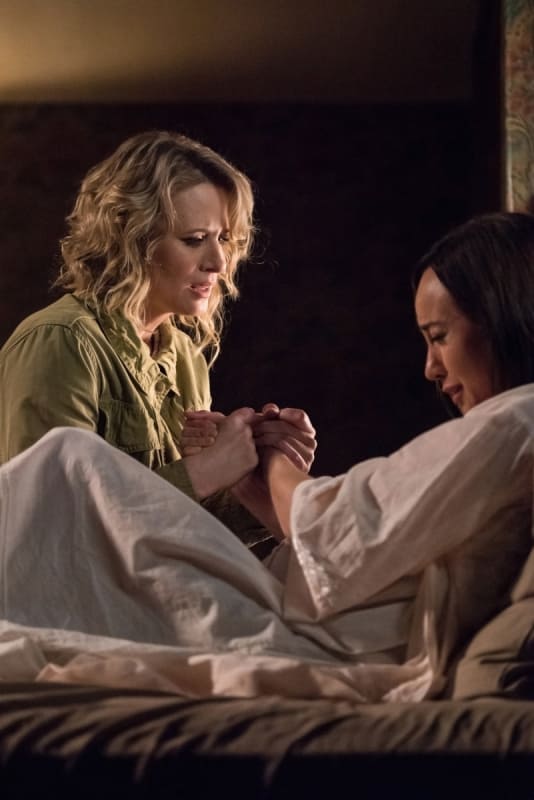 Mary comforts Kelly - Supernatural Season 12 Episode 23