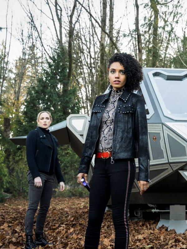 Charlie and Sara DC s Legends of Tomorrow Season 5 Episode 8