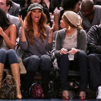 Tyra Banks Friends Hangin Courtside Tv Fanatic