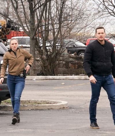 Running to the Scene -tall - Chicago PD Season 9 Episode 21