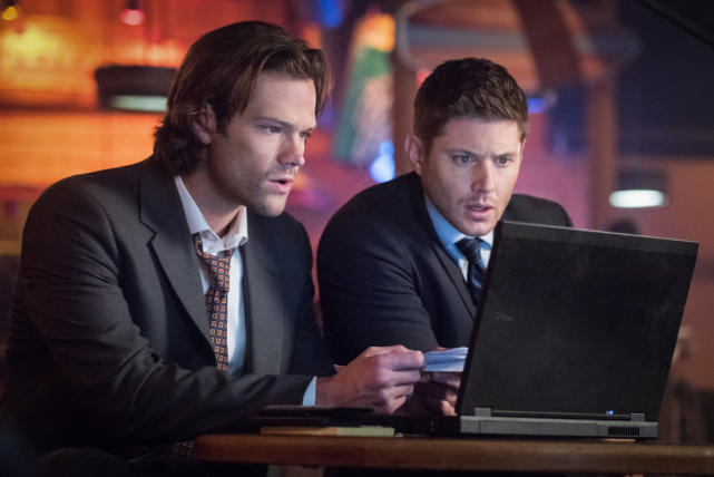 Watching the big game - Supernatural Season 12 Episode 11
