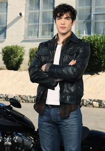 Ethan Peck to Star in The Selection - TV Fanatic