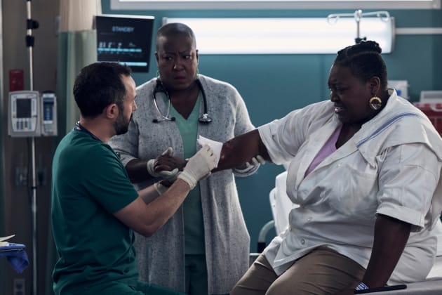 Hundley and Irving to the Rescue - The Resident Season 6 Episode 1