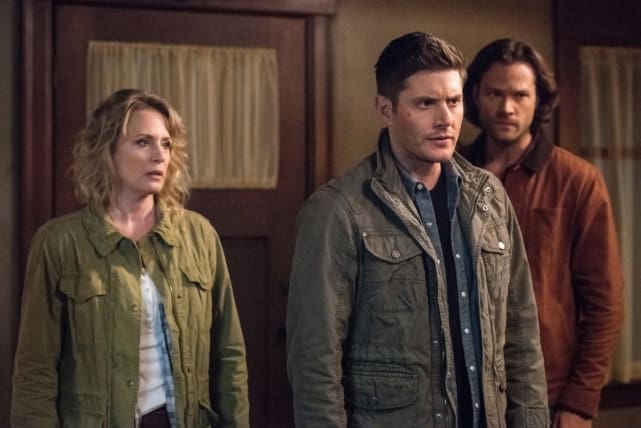 Sam, Dean and Mary arrive - Supernatural Season 12 Episode 23