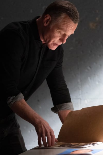 Checking the File  - Chicago PD Season 9 Episode 8