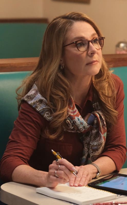 Helping Sarah - The Republic of Sarah Season 1 Episode 13