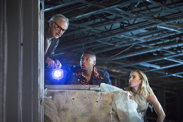 Sneaking In - DC's Legends of Tomorrow Season 1 Episode 2