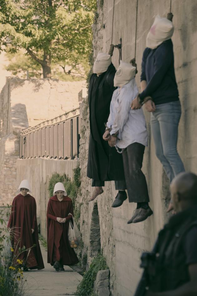 Walking by the Wall - The Handmaid's Tale - TV Fanatic