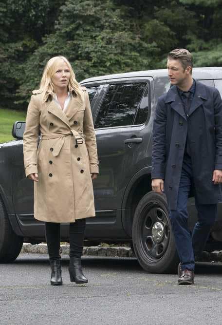 Great Detective Partners (Tall) - Law & Order: SVU Season 20 Episode 5
