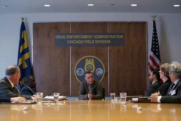 Voight Is Not Someone You Want to Mess With - Chicago PD Season 5 Episode 10