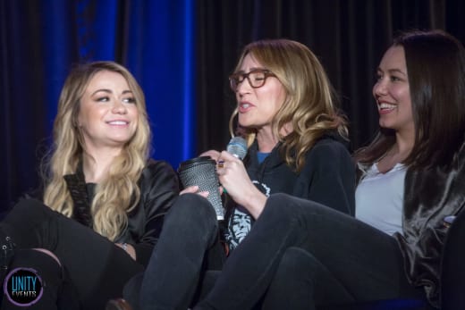 Chelsey Reist, Jessica Harmon, and Luisa d'Oliveira at Unity Days 2018 - The 100