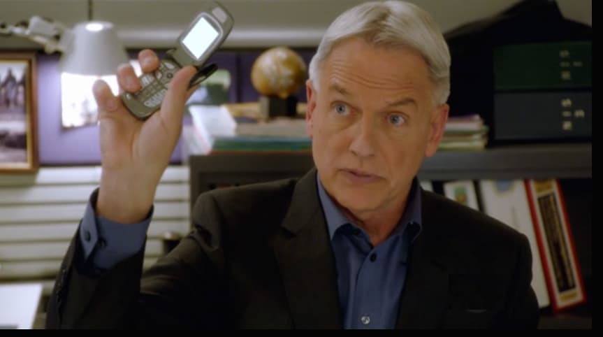 Tel de Jethro Gibbs  Gibbs-flip-phone-ncis