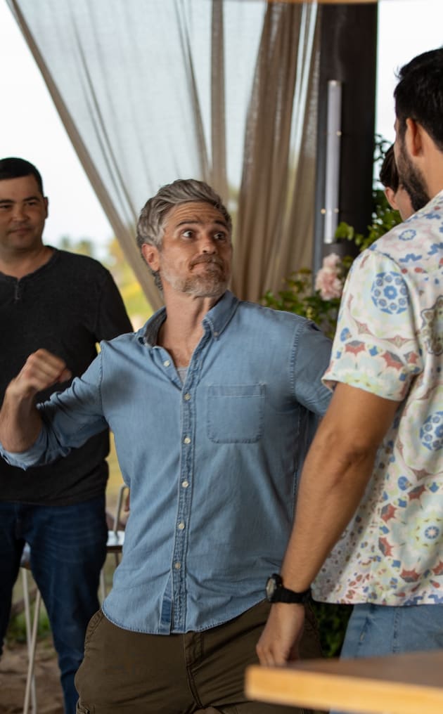 Throwing a Punch - Fantasy Island Season 1 Episode 2