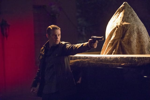 Man In Charge - The Vampire Diaries Season 8 Episode 9