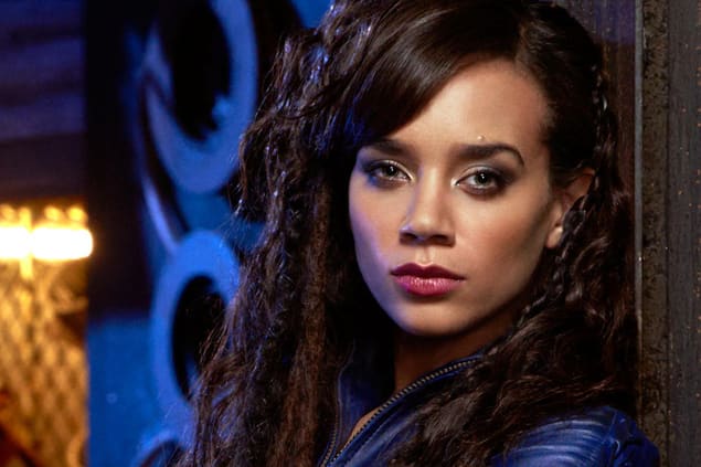 Hannah John-Kamen as Dutch - Killjoys Season 1 Episode 1