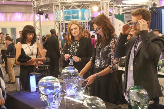Cam, Brennan, Angela, and Hodgins Attend a Forensic Science Convention