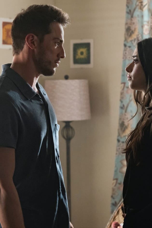Kyle and Liz - Roswell, New Mexico Season 1 Episode 3