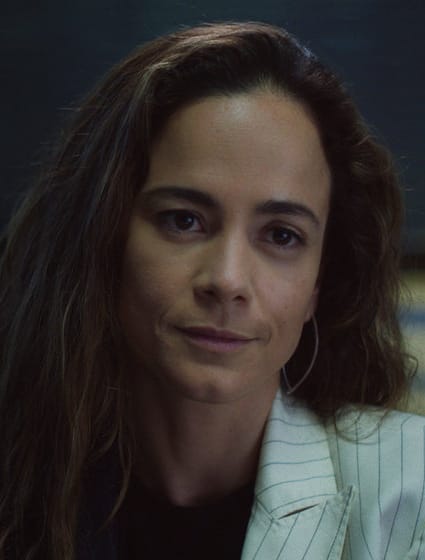 Making Her Move - Queen of the South Season 5 Episode 4