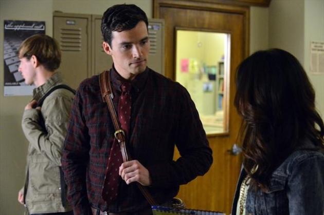 Ezra, Close Up