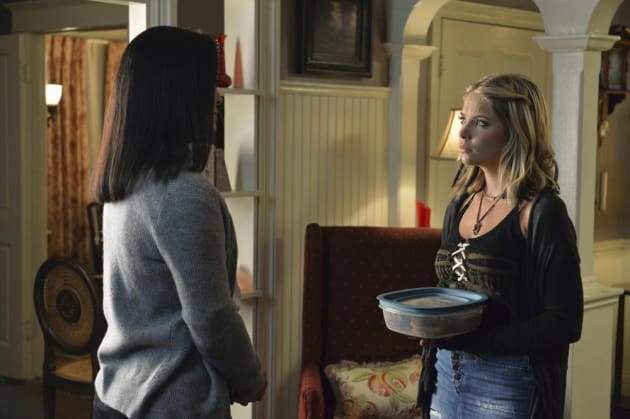 Hanna Brought a Dish - Pretty Little Liars Season 5 Episode 12