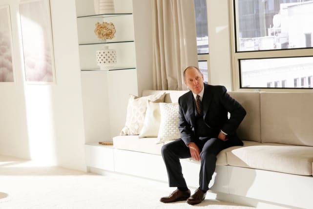 Red waits in the white room - The Blacklist Season 4 Episode 10