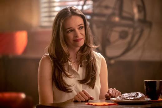 Caitlin Snow At Jitters Looking Smiley Season 5 Episode 2