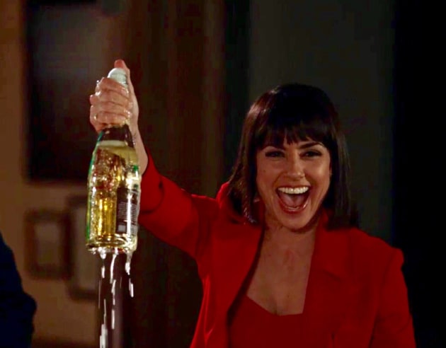 Quinn celebrates! - UnREAL Season 3 Episode 5