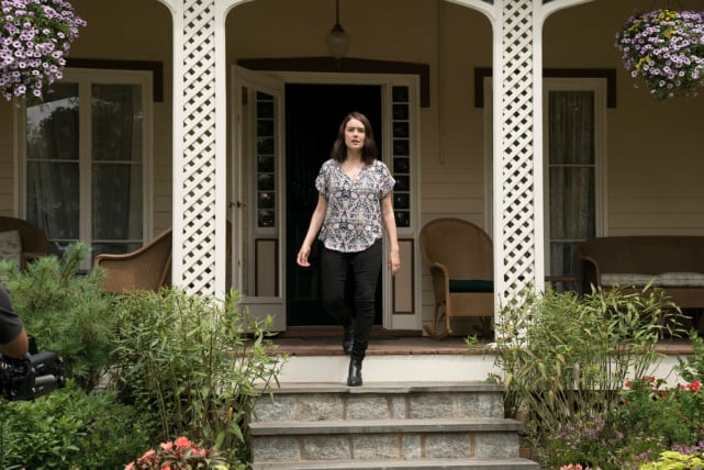 Liz leaves the house - The Blacklist Season 4 Episode 2