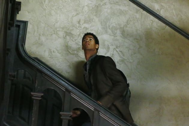 Climbing - How to Get Away with Murder Season 1 Episode 2