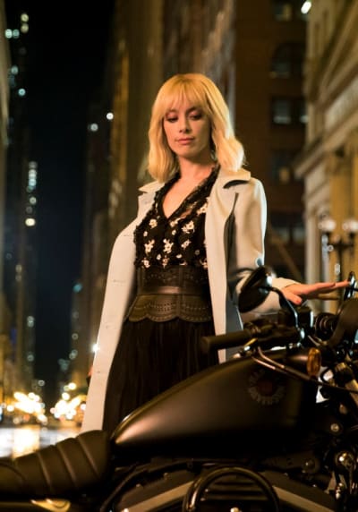 Alice and the Bike - Batwoman Season 1 Episode 2