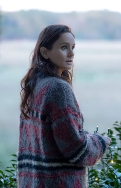 Robin on Porch - Council of Dads Season 1 Episode 1