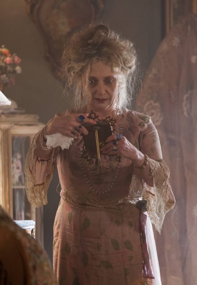 Carol Kane as Gertrud Kapelput - Gotham Season 1 Episode 2
