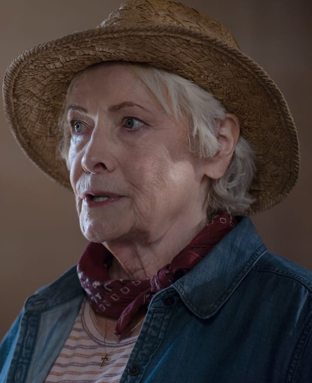 Mother Donna - The Cleaning Lady Season 1 Episode 6