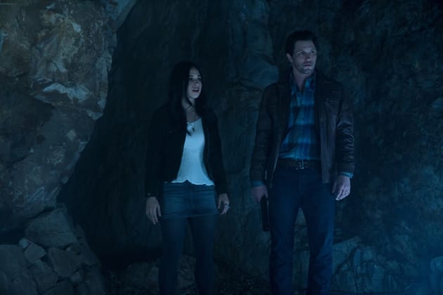 A Secret Revealed - Roswell, New Mexico Season 1 Episode 1