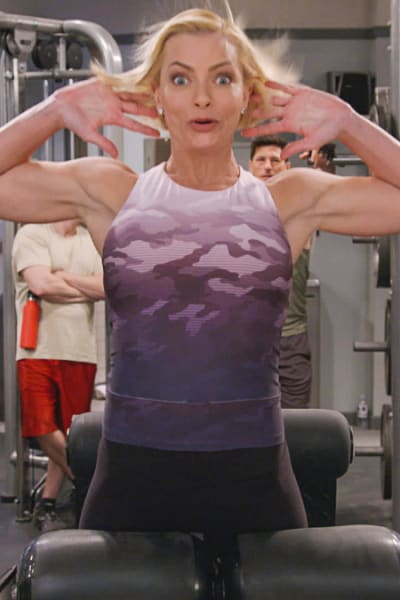 Jill Gets Ripped - Mom Season 7 Episode 2