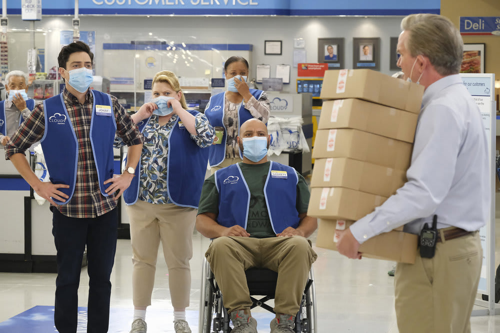TV-Recaps-Reviews: REVIEW: 'Superstore' - A Dead Body in the Store