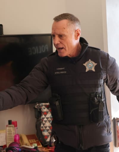 Busting in  a Motel - tall - Chicago PD Season 11 Episode 7