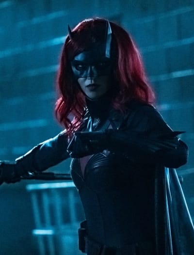 Staff-Wielding Batwoman Season 1 Episode 8