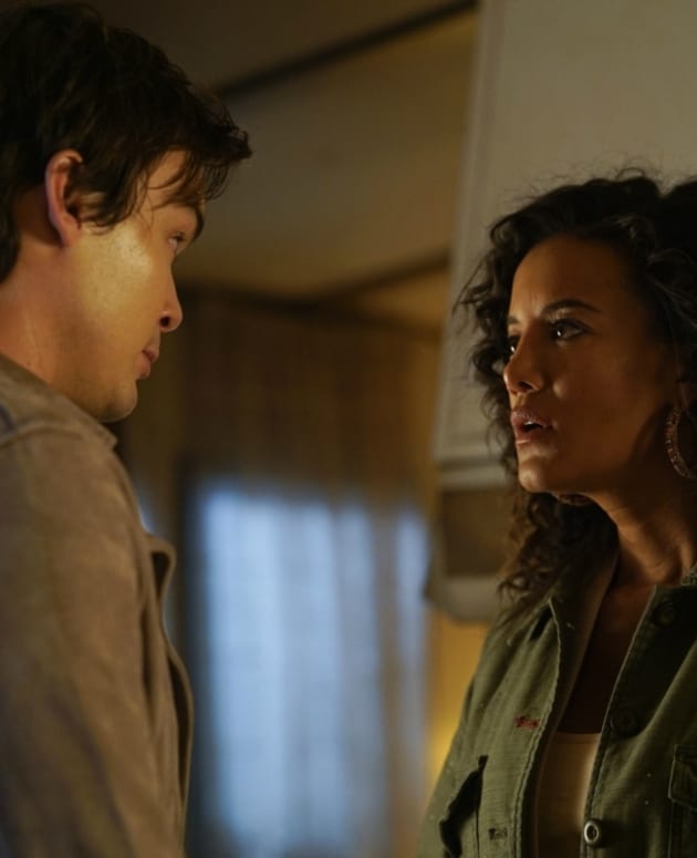 Alex and Maria - Roswell, New Mexico Season 2 Episode 6