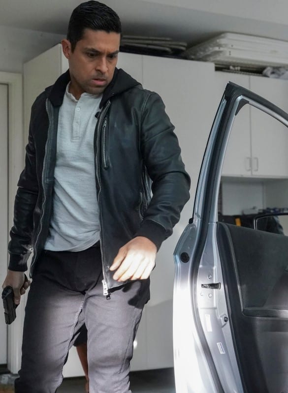 Checking the Car - NCIS Season 18 Episode 13