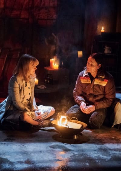 Burning the Past - Batwoman Season 1 Episode 20