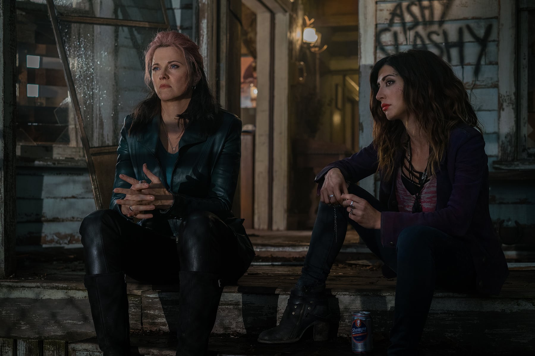 ruby-and-kelly-have-a-chat-ash-vs-evil-dead-s2e9