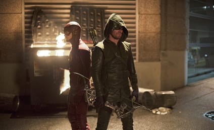 The Flash vs. Arrow Picture Preview: Crossover Alert!!!