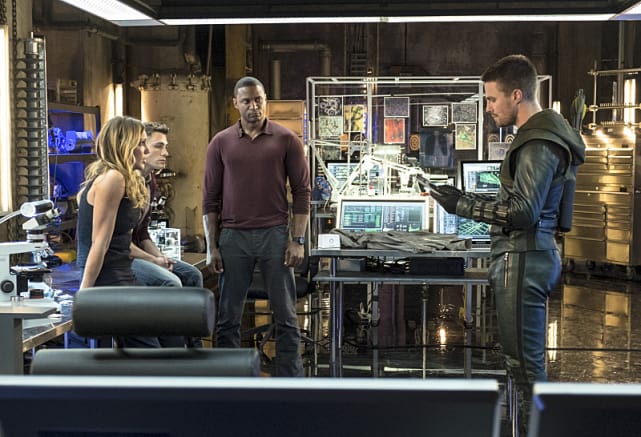 Oliver Instructs - Arrow Season 3 Episode 4