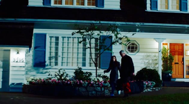 Rachel busts her father out of his house. - UnREAL Season 3 Episode 5